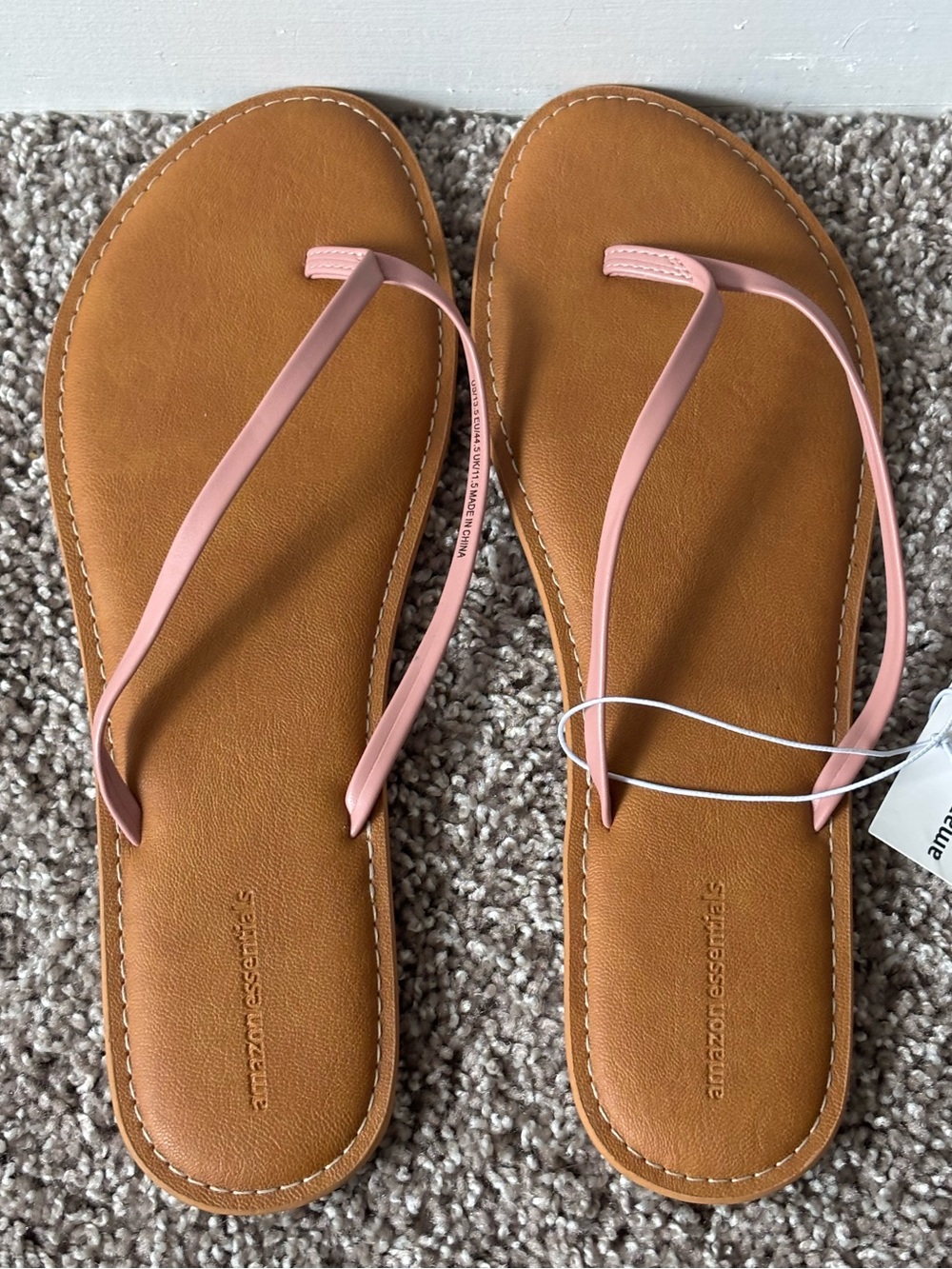 NWT Amazon Essentials Women's Pink Strap Flip Flop Sandals Size: 13.5 - Picture 4 of 5
